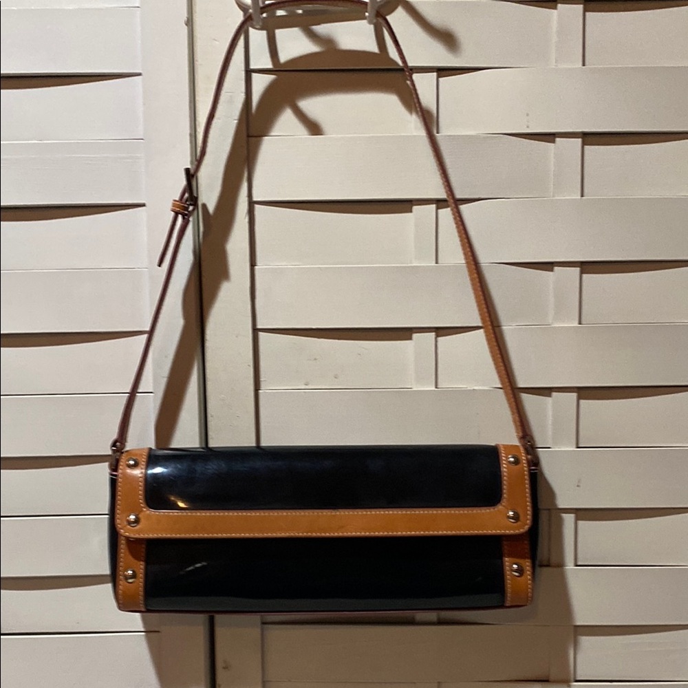 MAXX New York Elegant Black and Tan Shoulder Bag Vinyl Leather